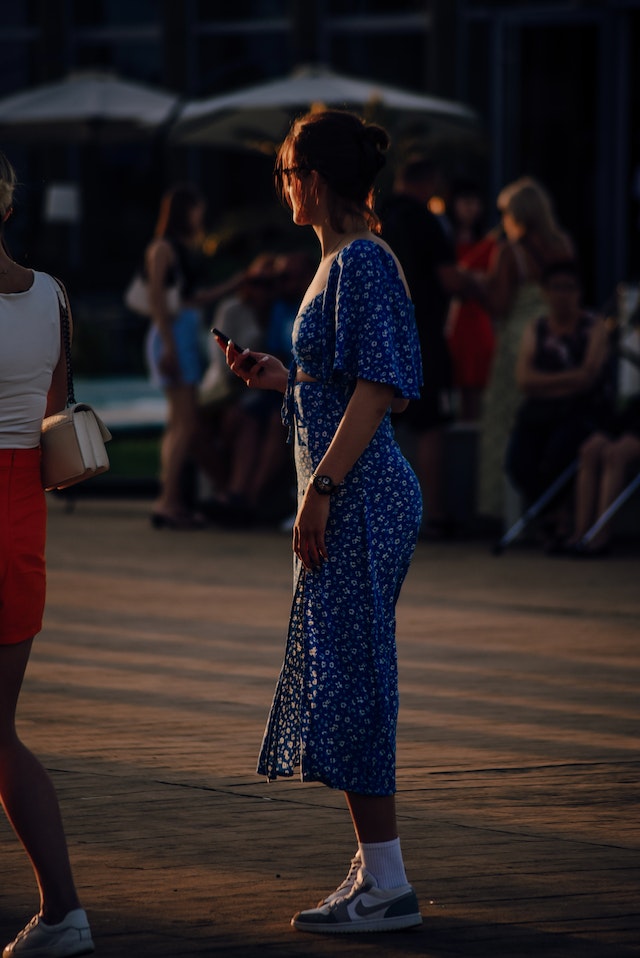 Looks com tênis feminino para sair e trabalhar
