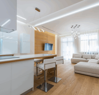 Cuidados essenciais em lares com idosos e visitantes frequentes